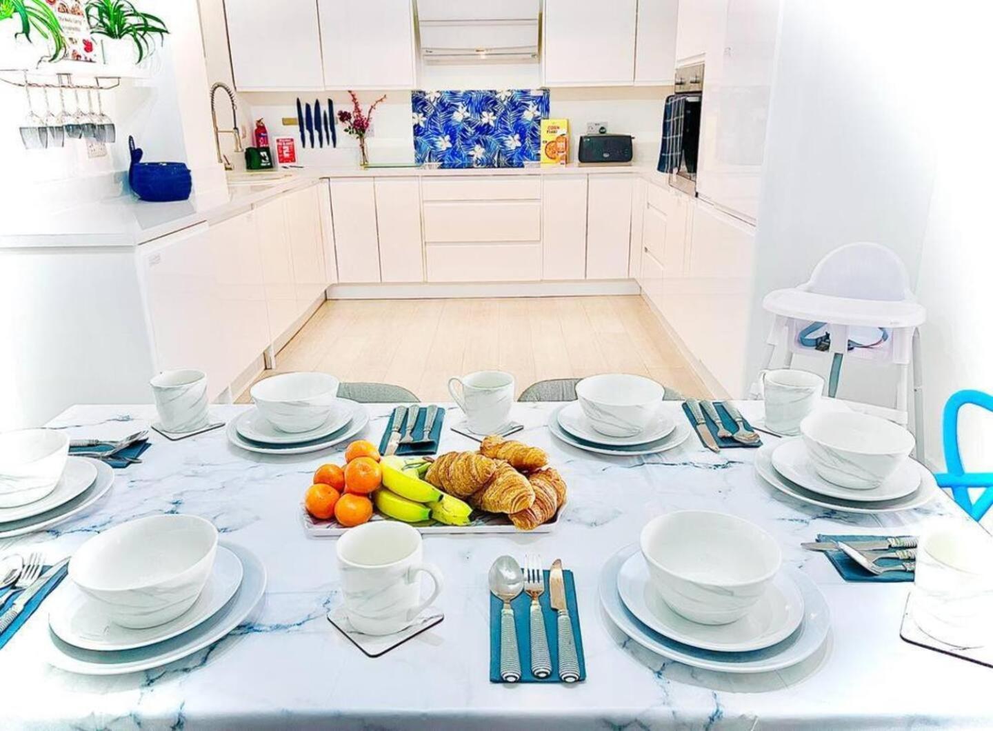 Stunning 3 Double Bedroom Beach Front Apartment Portsmouth Exteriör bild