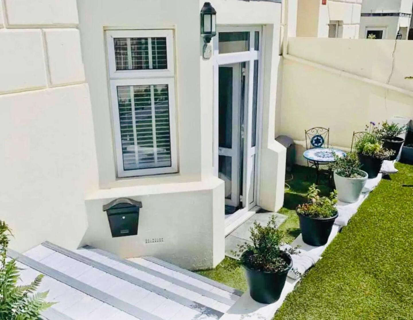 Stunning 3 Double Bedroom Beach Front Apartment Portsmouth Exteriör bild